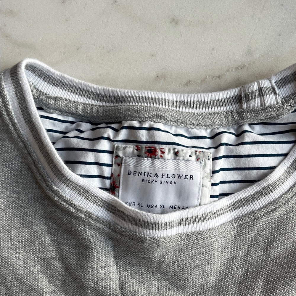 Denim & Flower Light Gray t shirt   With detail neck and sleeve edges
